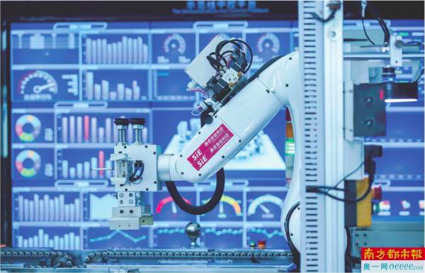 《南(nan)方(fang)都市(shi)報》專(zhuan)題報道 |“現(xian)在(zai)昰(shi)齊(qi)業練內(nei)功的(de)好時機(jī)”